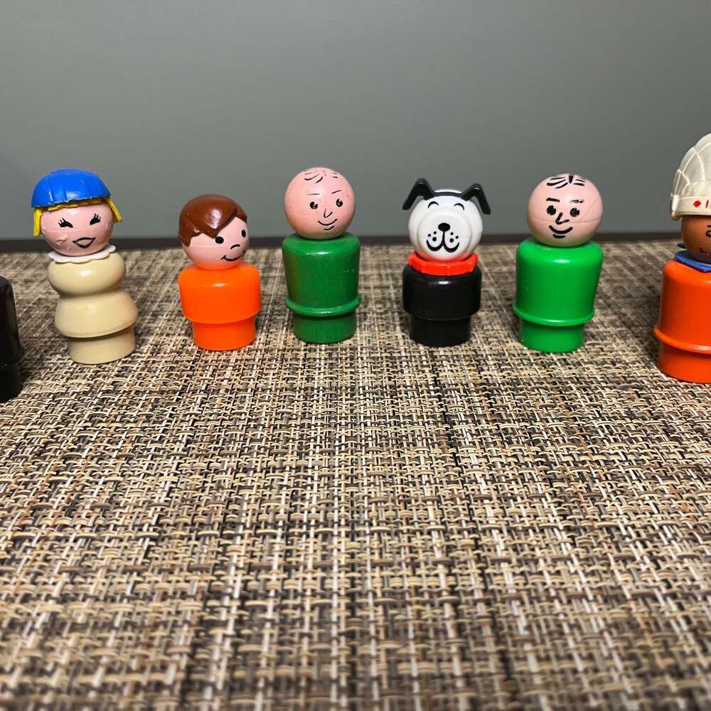 Fisher Price Vintage Little People Lot of 7 Figures Wood & Plastic Parts Toys - Picture 2 of 3